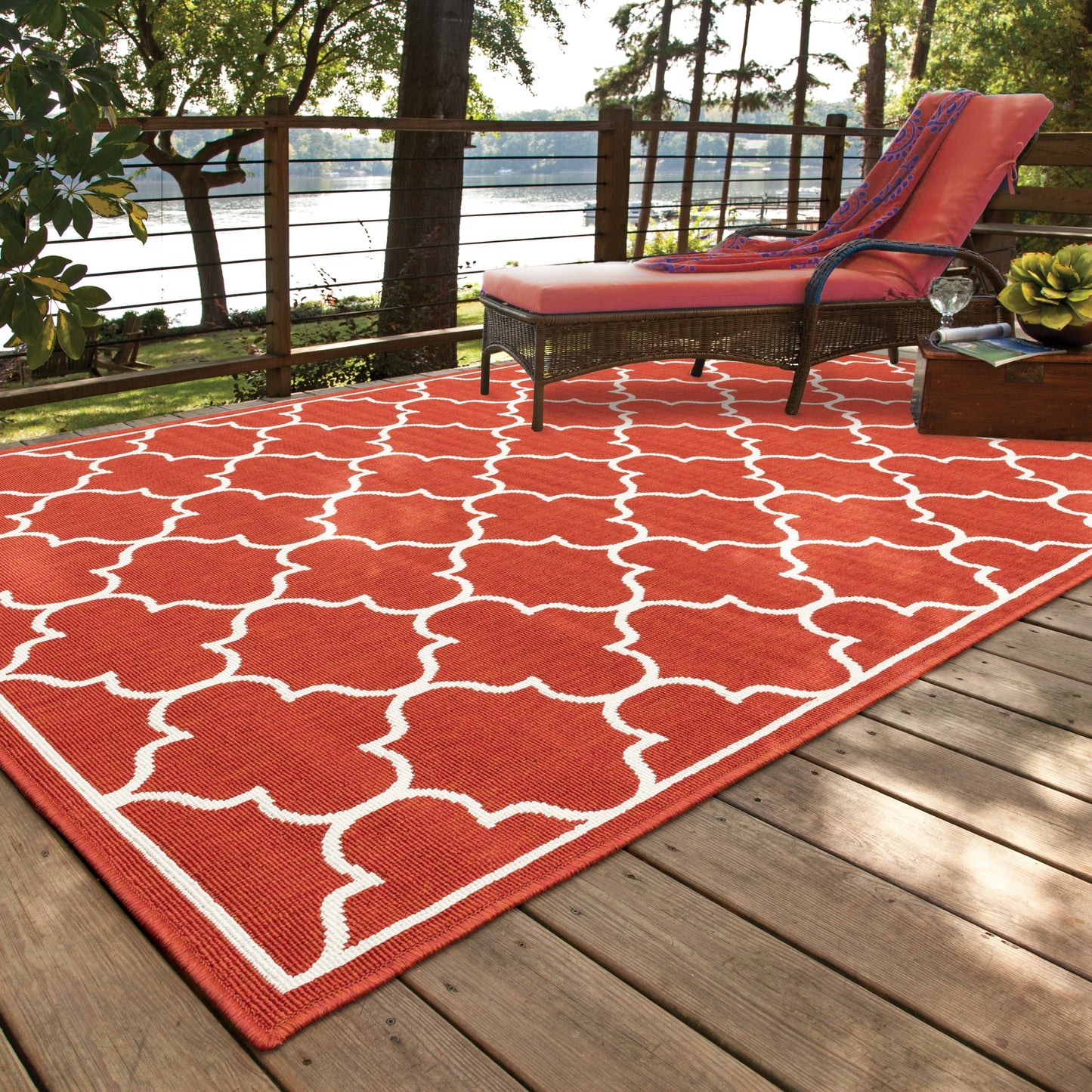 Vista Home Martinique Off-White/Brick Red Lattice Indoor/Outdoor Rug.