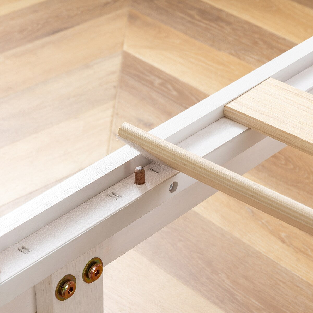 Cadre de lit plateforme classique en bois massif de 16 pouces, disponible en plusieurs finitions