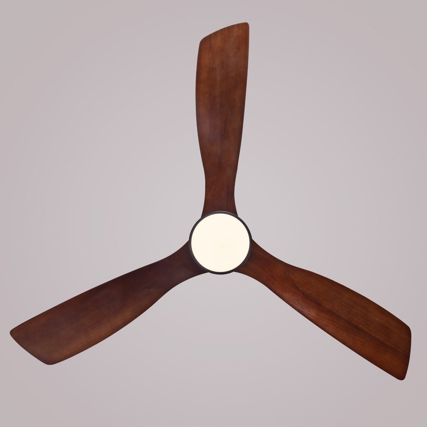 Ventilateur de plafond d'intérieur Sofucor 52 en bois avec éclairage intégré et télécommande (en option).