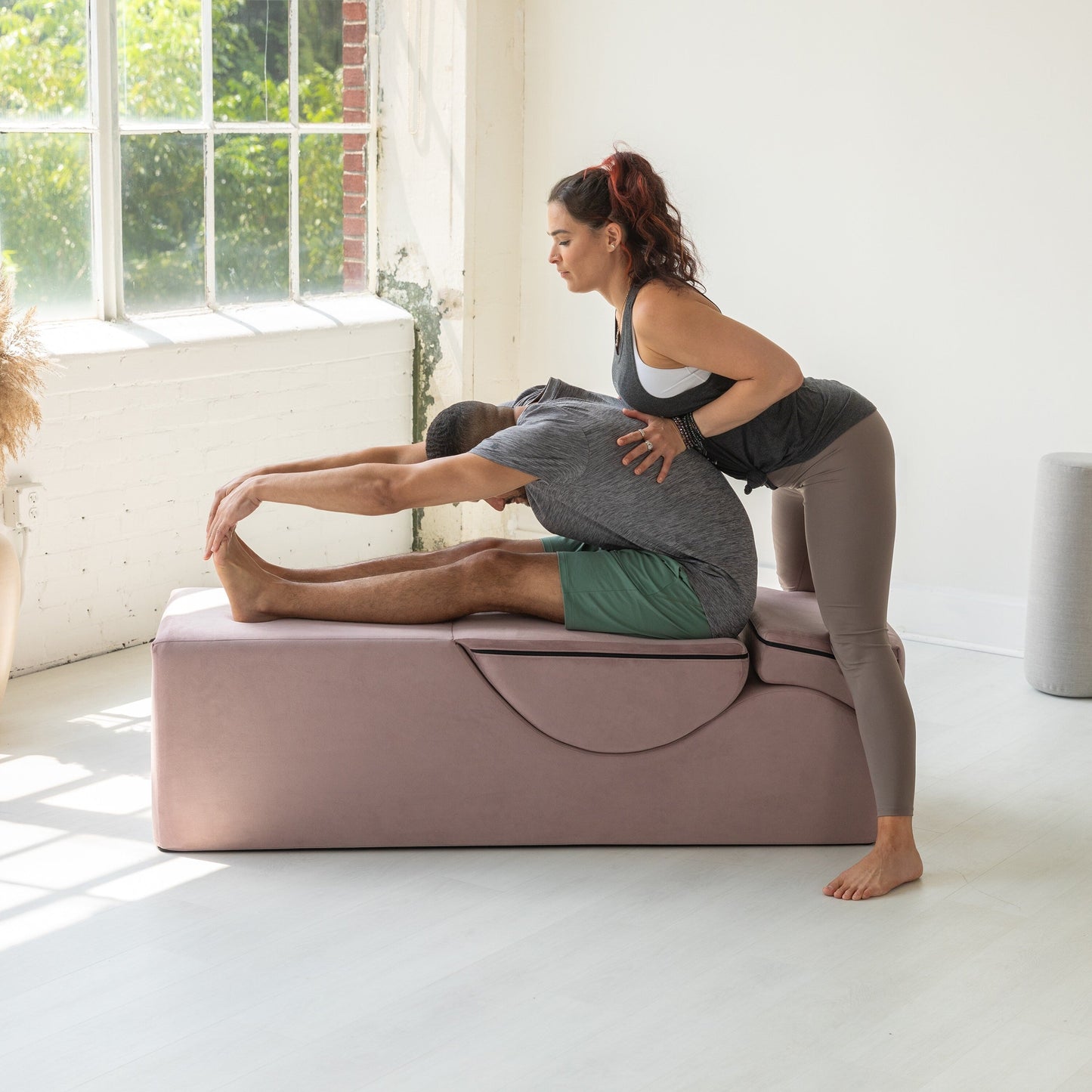 Chaise longue convertible Avana Kami / Yoga et massage - Ottomane 2 en 1 avec fauteuil de yoga pliable dissimulé, microvelours - N/A