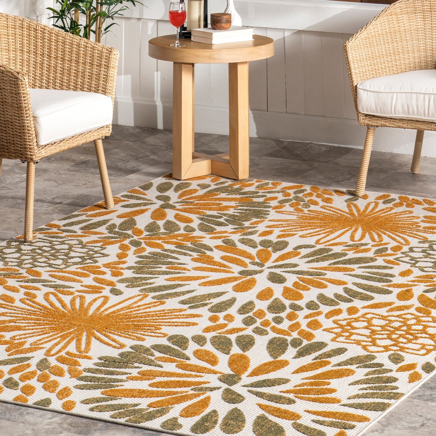 Tapis d'intérieur/extérieur Nuloom Ronda à motif floral audacieux