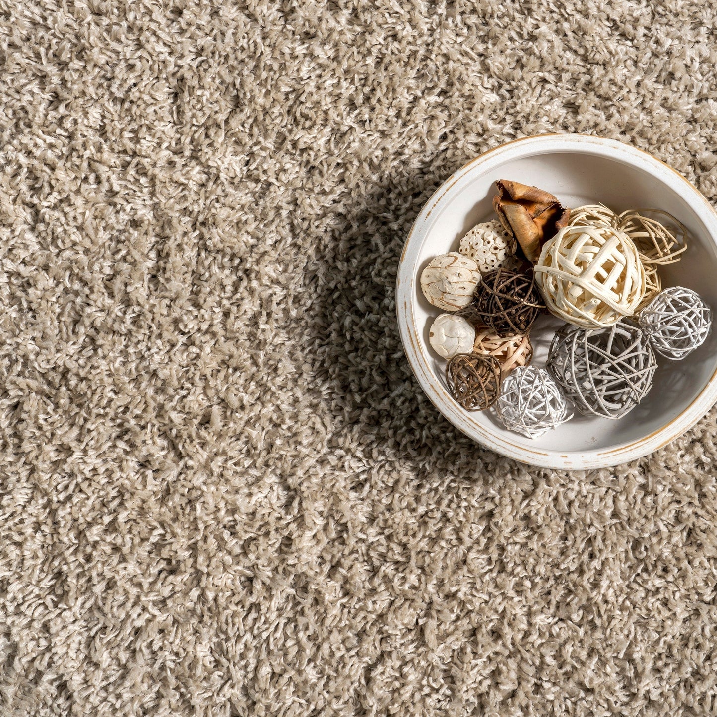 Tapis moderne à poils longs et à pampilles Neva Nuloom