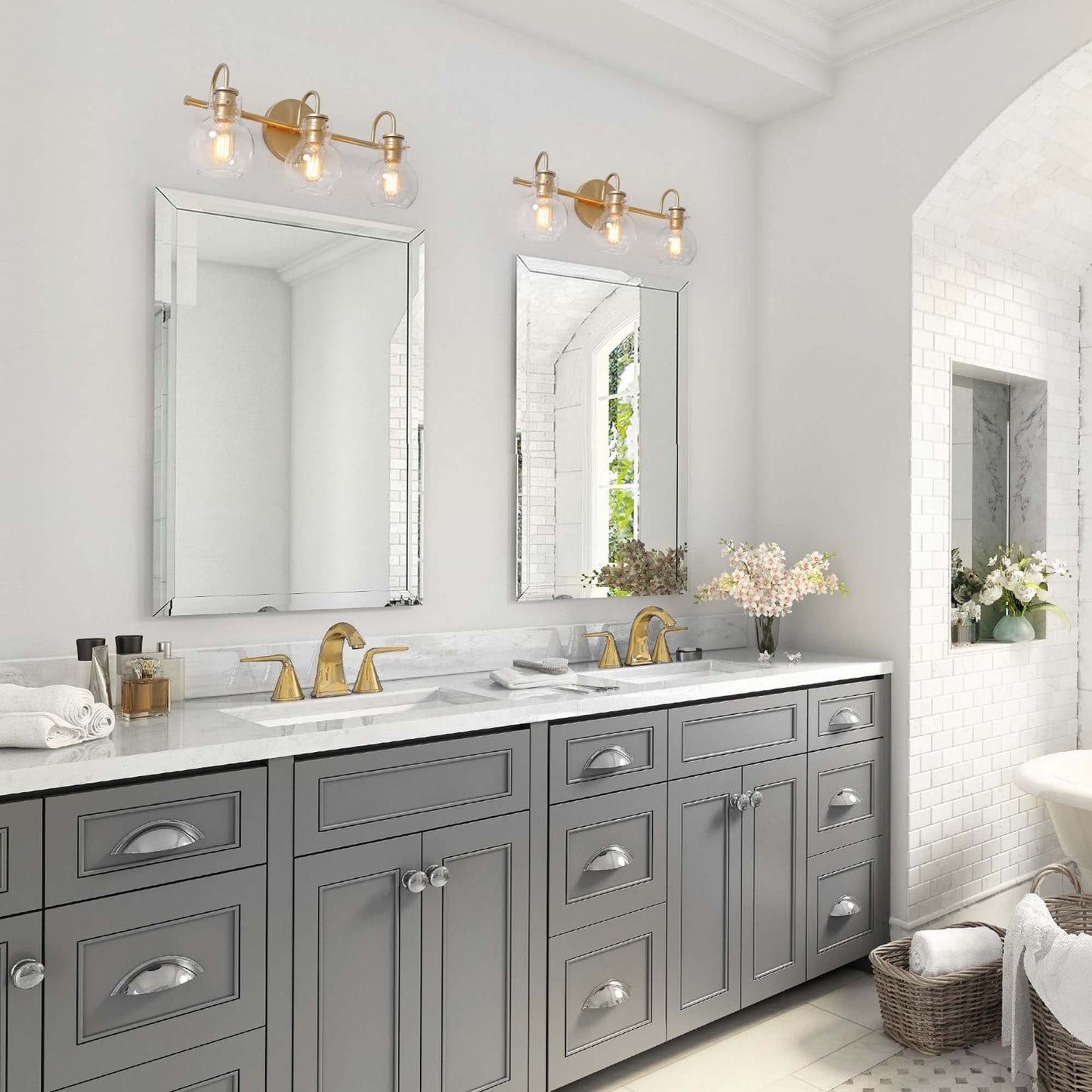 Applique murale moderne dorée à 3 lumières pour salle de bain, sphère en verre