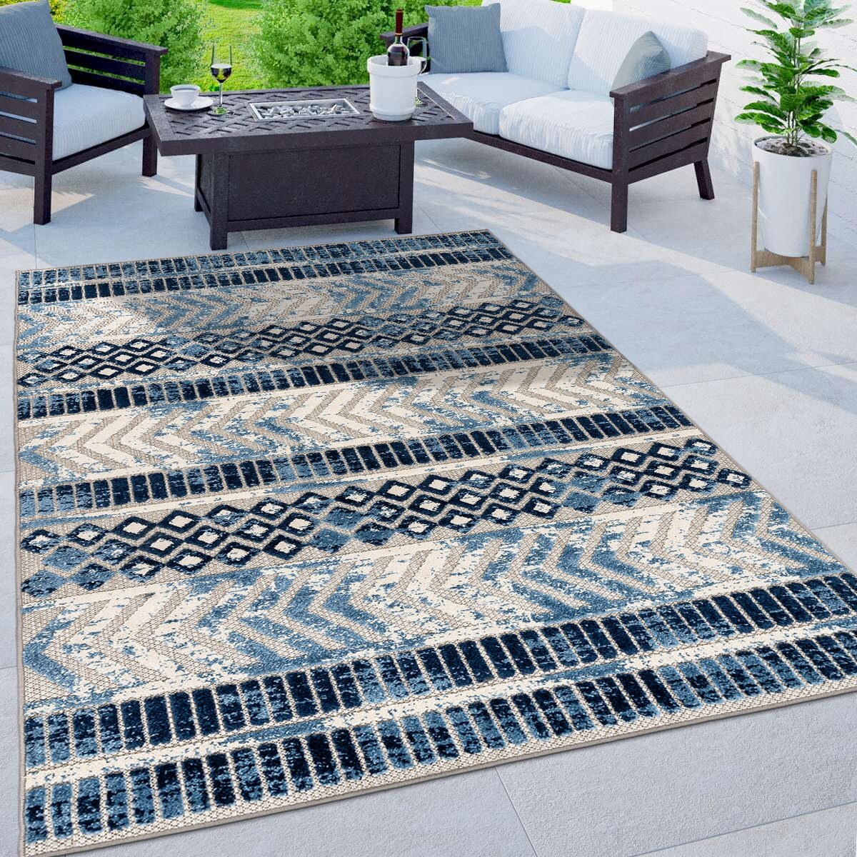 World Rug Gallery Distressed Geometric Indoor/Outdoor Area Rug