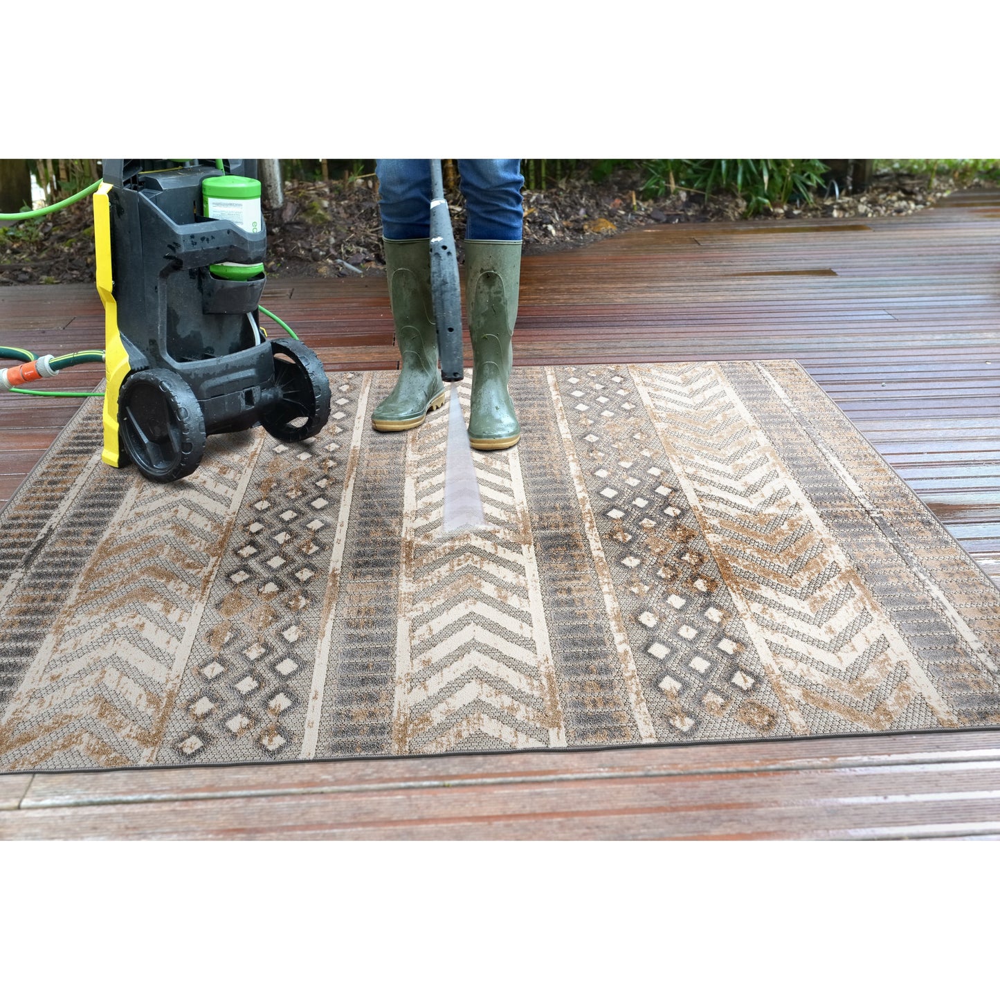 World Rug Gallery Distressed Geometric Indoor/Outdoor Area Rug