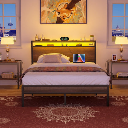 Cadre de lit plateforme en bois de style ferme avec station de charge et lumières LED