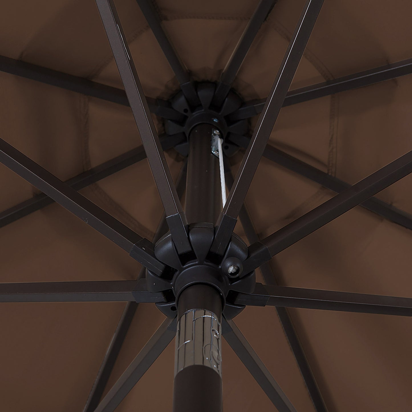 Parasol de terrasse Lopes de 2,74 m (9 pi) avec pied et support lestés finition bronze inclus