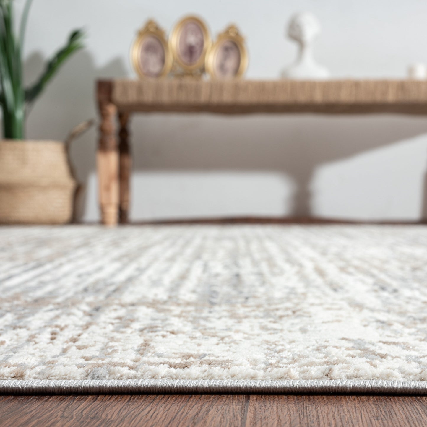 Tapis Lumina à poils longs et courts, style moderne et contemporain, motif abstrait.