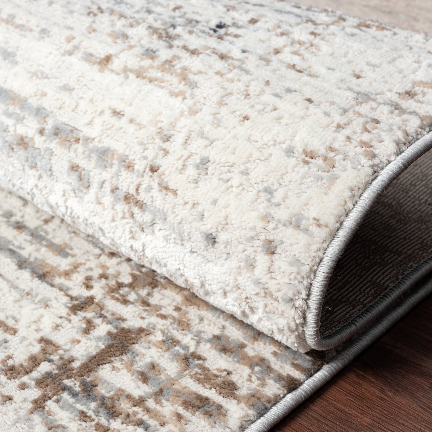 Tapis Lumina à poils longs et courts, style moderne et contemporain, motif abstrait.