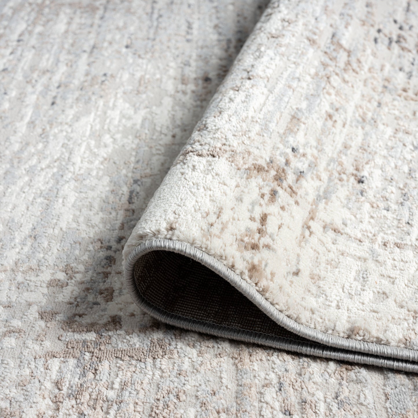 Tapis Lumina à poils longs et courts, style moderne et contemporain, motif abstrait.