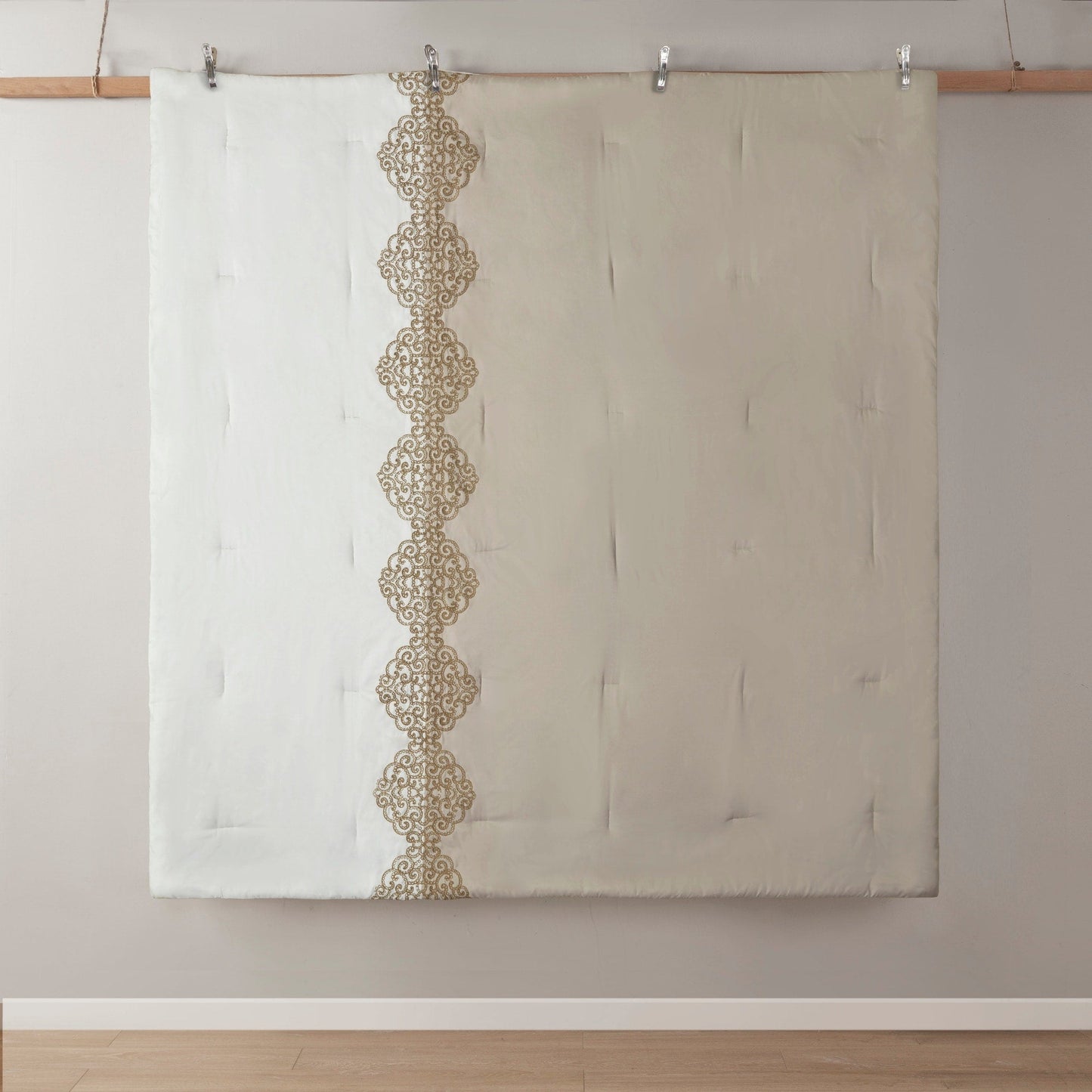 Ensemble de couette en microfibre brodée 8 pièces Madison Park Vera