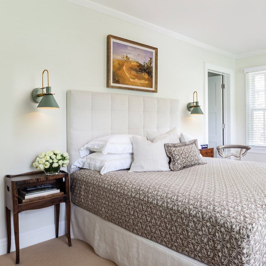 Applique murale conique moderne du milieu du siècle à une lumière - 18 cm (7 po)