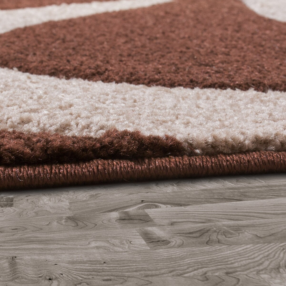 Tapis moderne à motif floral et découpe contour