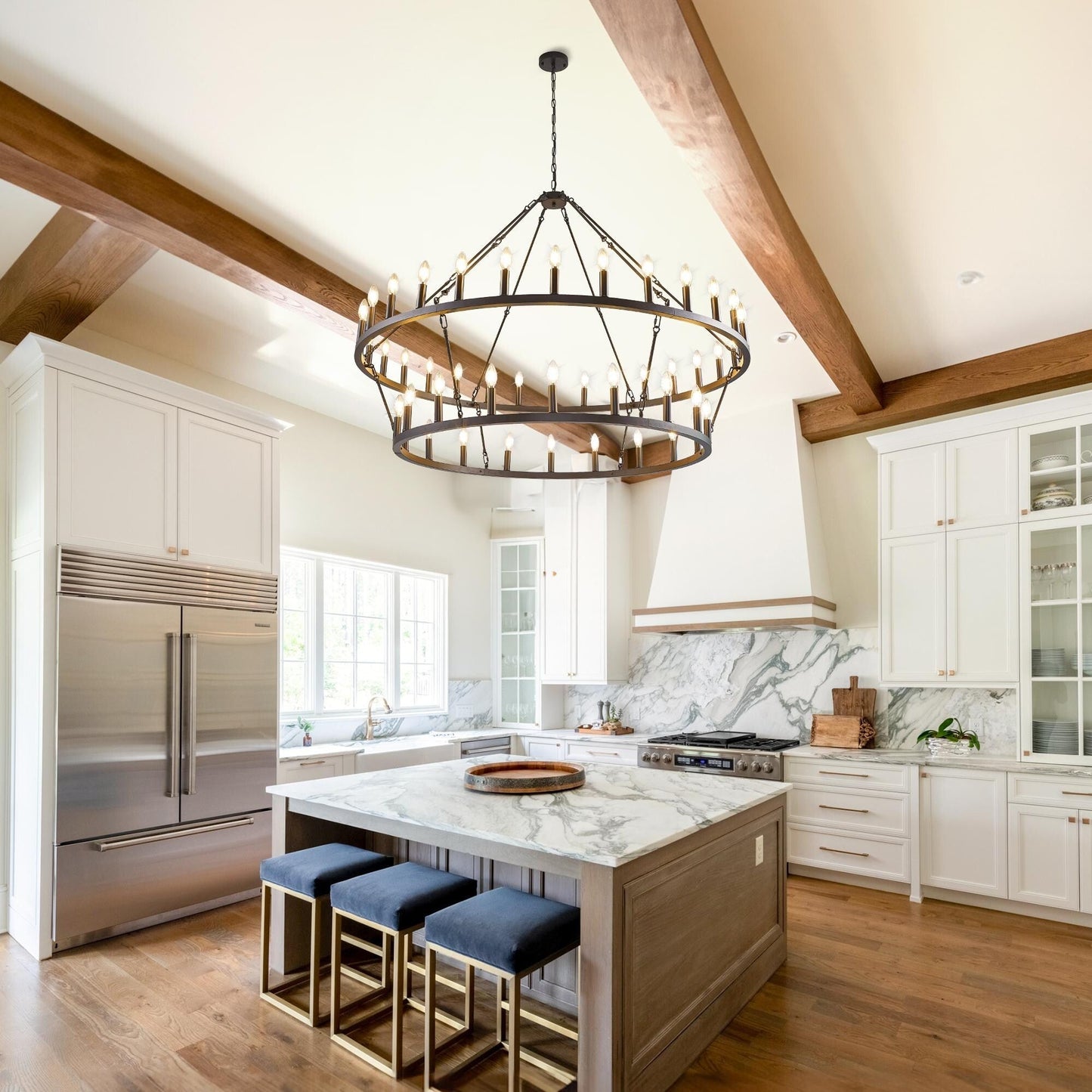 Lustre moderne de style ferme à 2 niveaux, lustre rond en forme de roue de chariot, grand luminaire pour plafond haut.