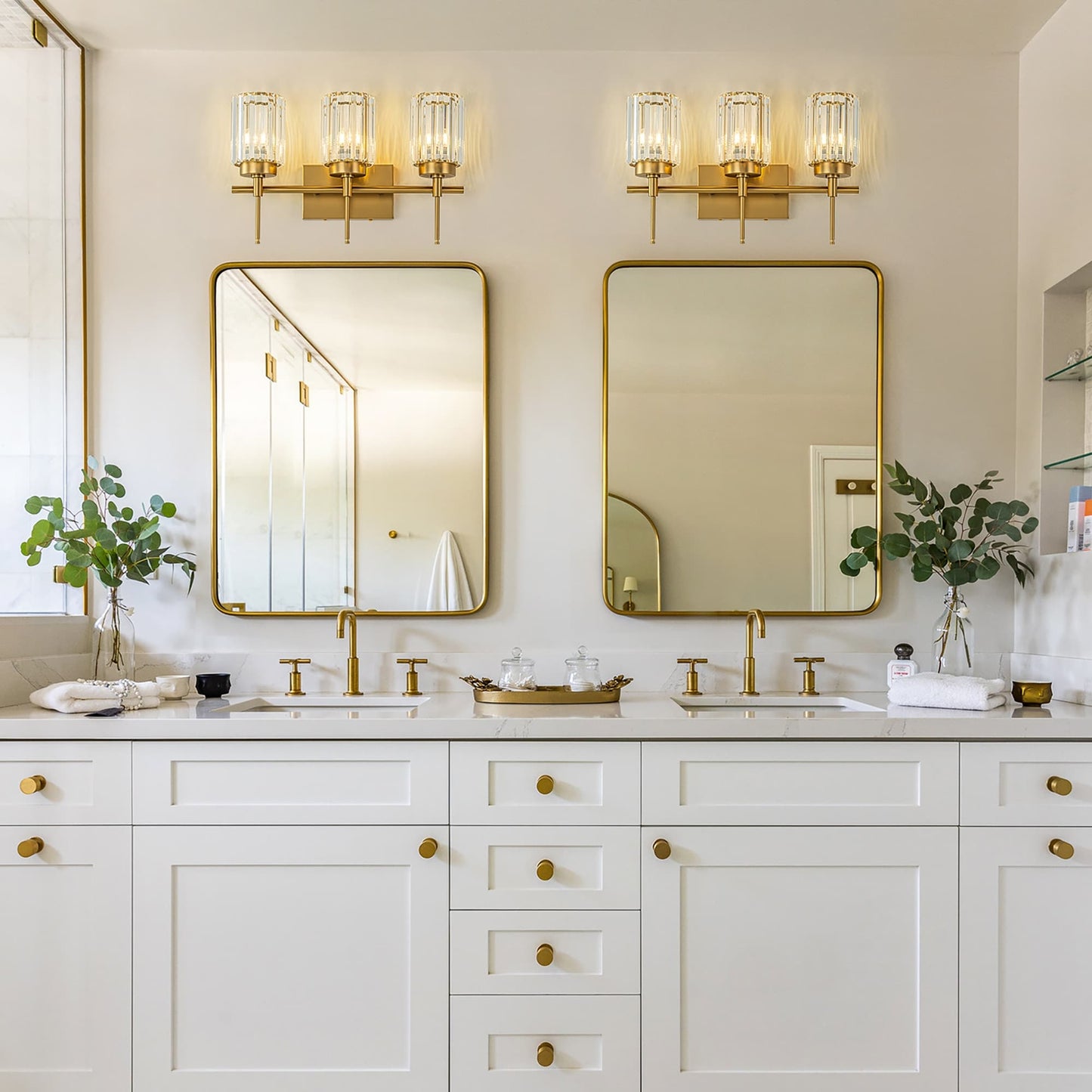 Applique murale moderne dorée à intensité variable, style cylindrique glamour pour salle de bain, applique murale en cristal pour coiffeuse