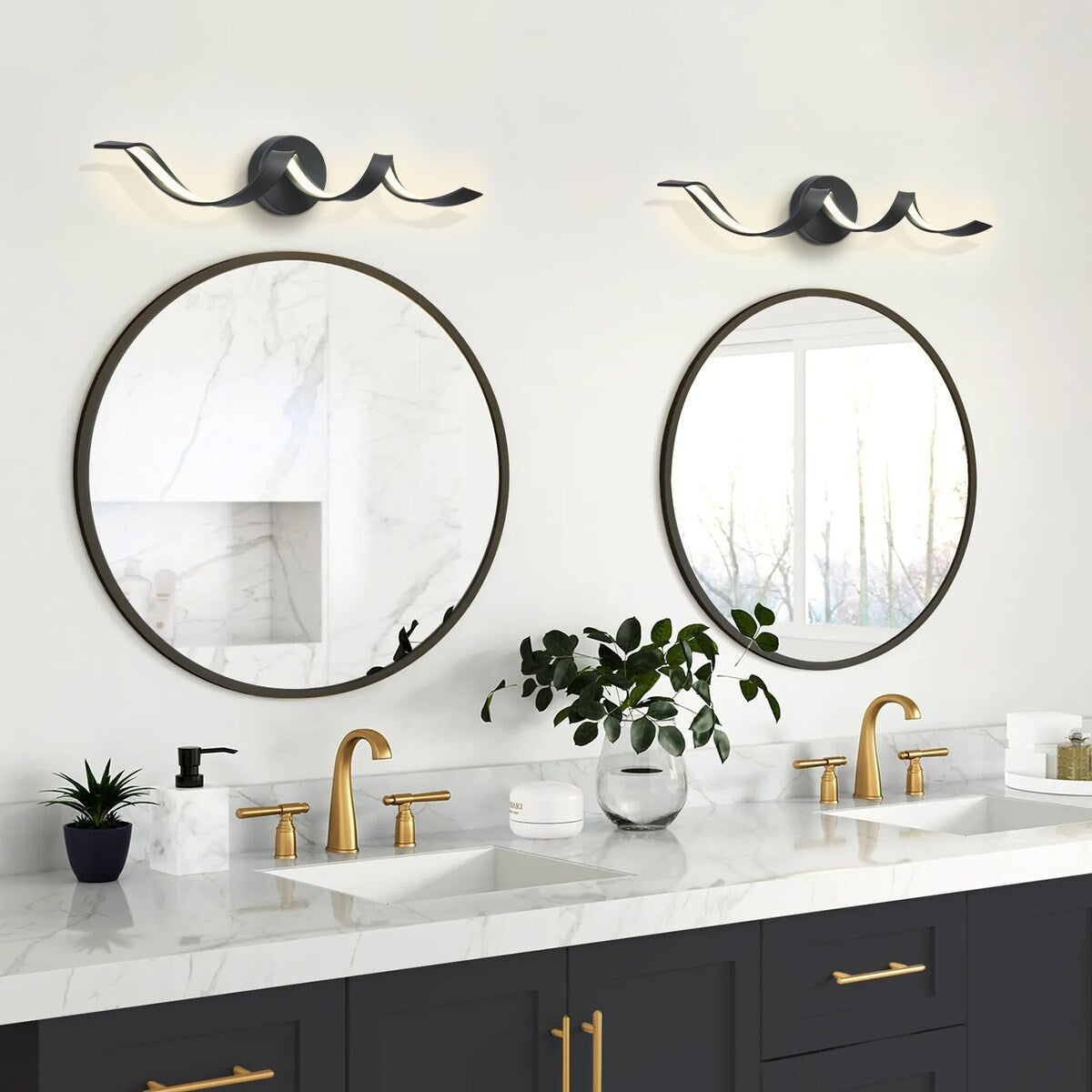 Applique murale LED moderne en spirale pour salle de bain, à intensité variable.