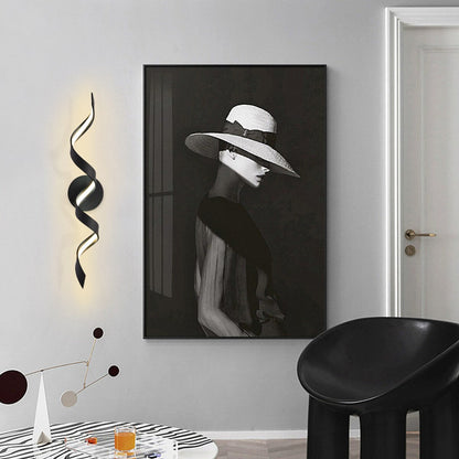 Applique murale LED moderne en spirale pour salle de bain, à intensité variable.