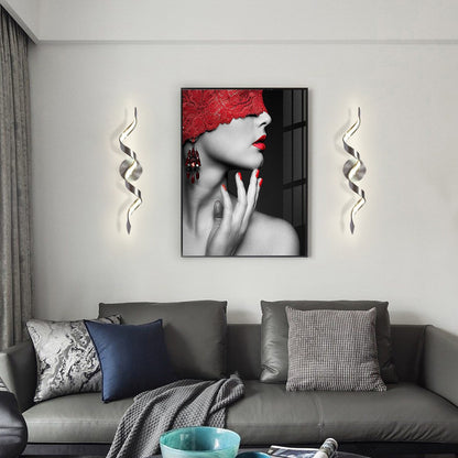 Applique murale LED moderne en spirale pour salle de bain, à intensité variable.