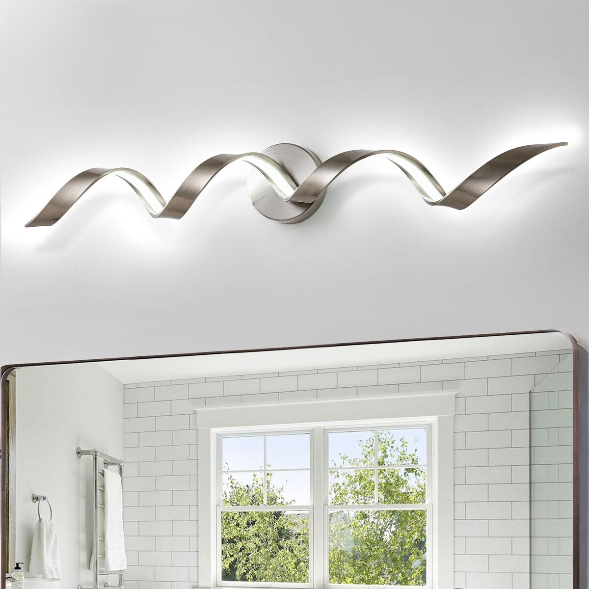 Applique murale LED moderne en spirale pour salle de bain, à intensité variable.
