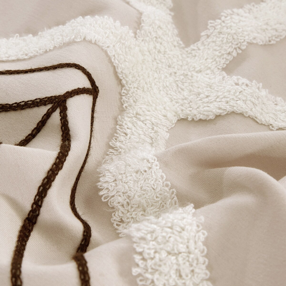 Ensemble de couette brodée en éponge Nanshing Corina 7 pièces