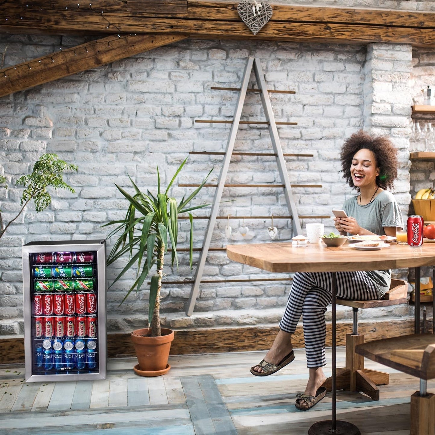 Réfrigérateur à boissons Newair d'une capacité de 126 canettes, mini-réfrigérateur avec porte vitrée et étagères réglables, acier inoxydable