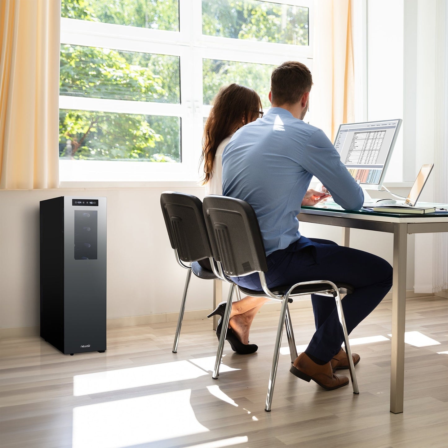 Cave à vin Newair Shadow-T Series, 18 bouteilles, double zone de température, pose libre, thermoélectrique, commande numérique