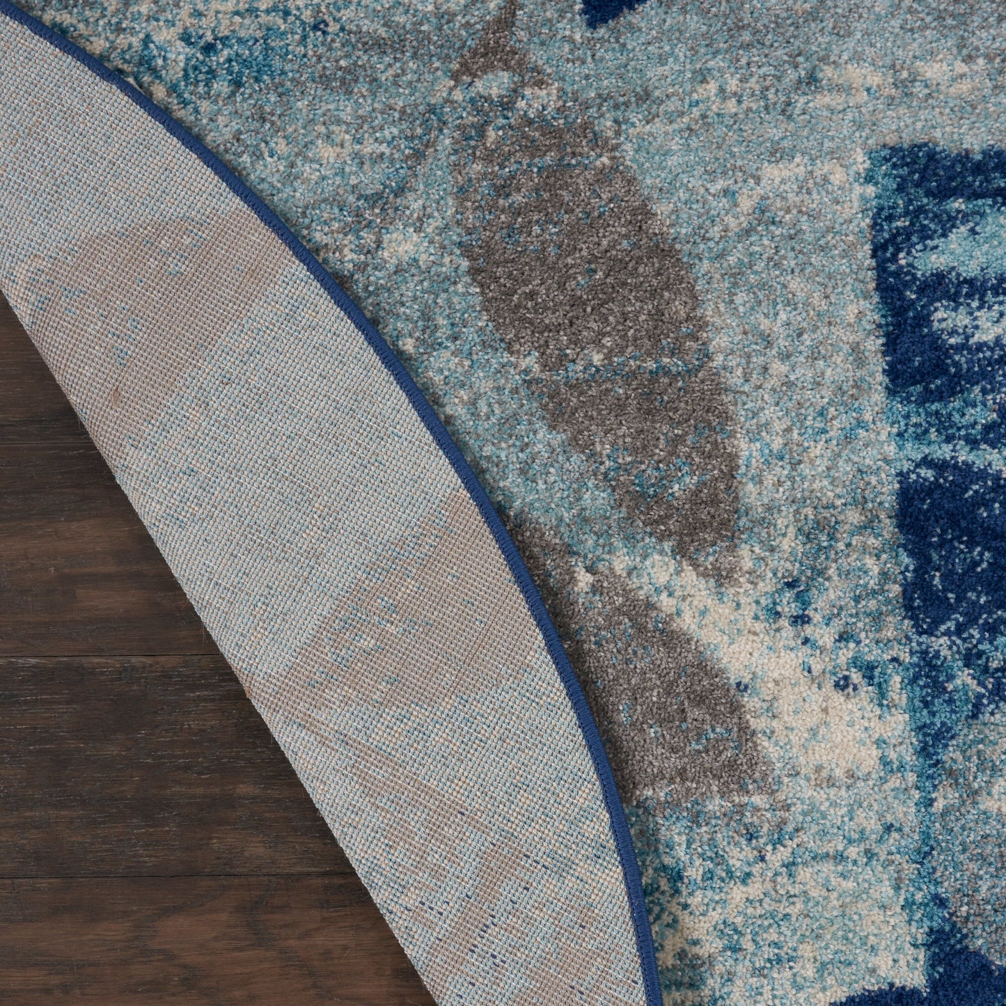 Tapis décoratif à feuilles florales tranquille Nourison