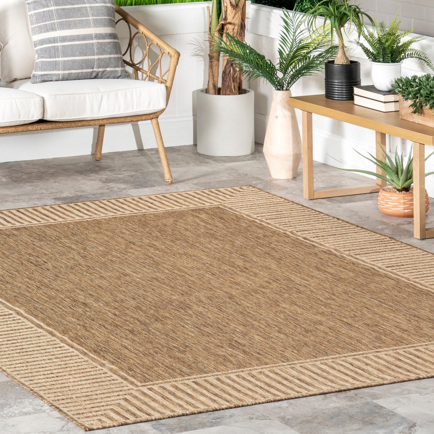 Tapis d'intérieur/extérieur Nuloom Leah Classic à bordures