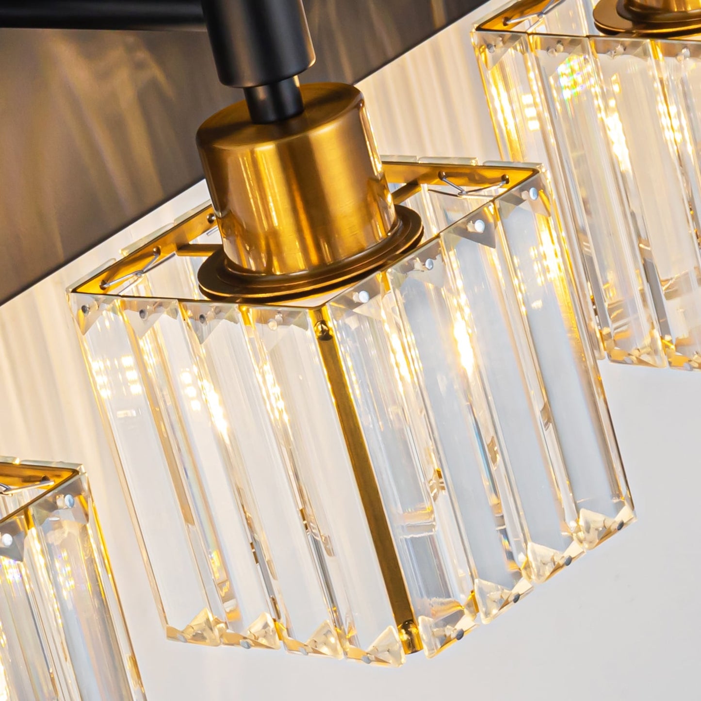 Luminaires de salle de bain modernes à intensité variable en cristal Ora, à installer au-dessus du miroir, style glamour.