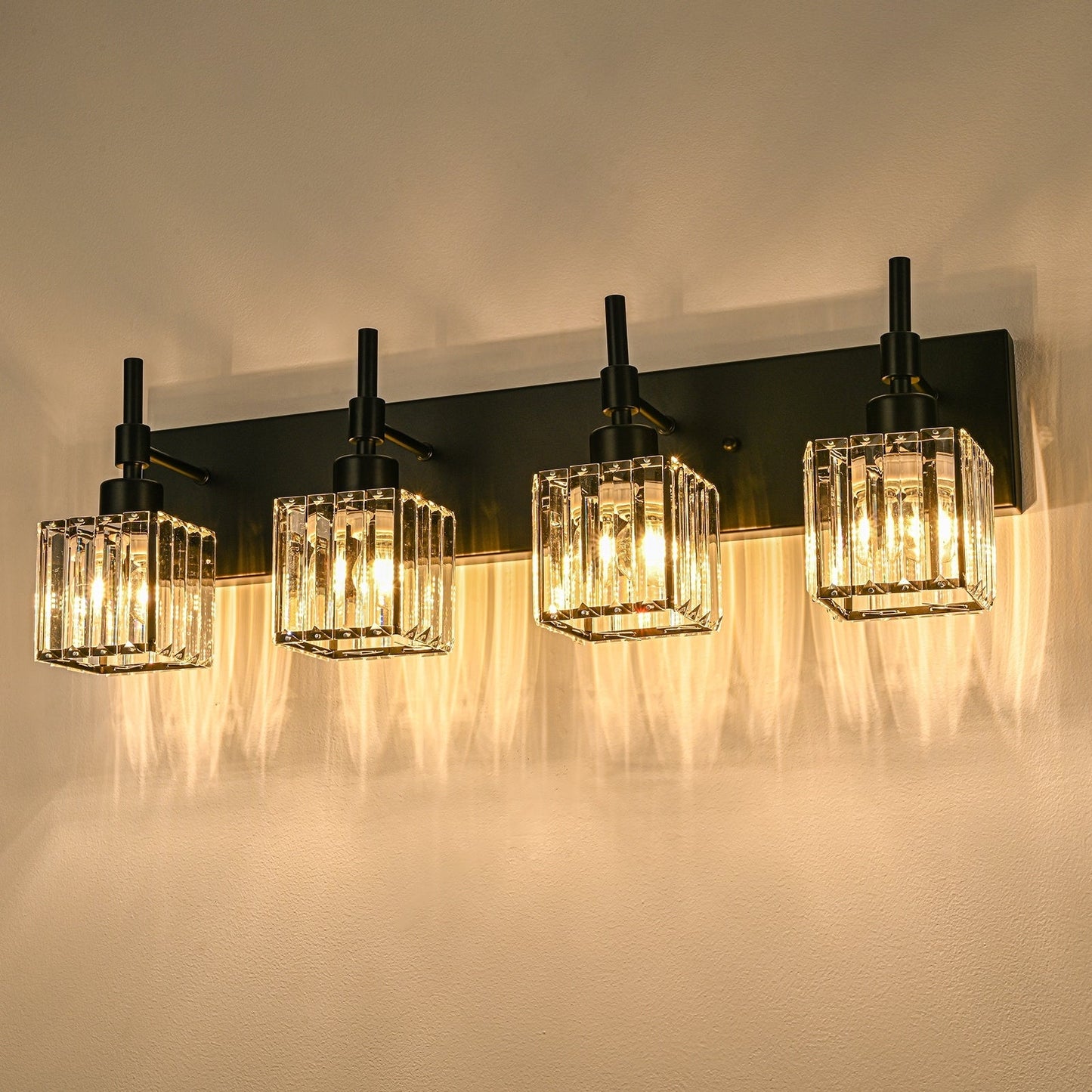 Luminaires de salle de bain modernes à intensité variable en cristal Ora, à installer au-dessus du miroir, style glamour.