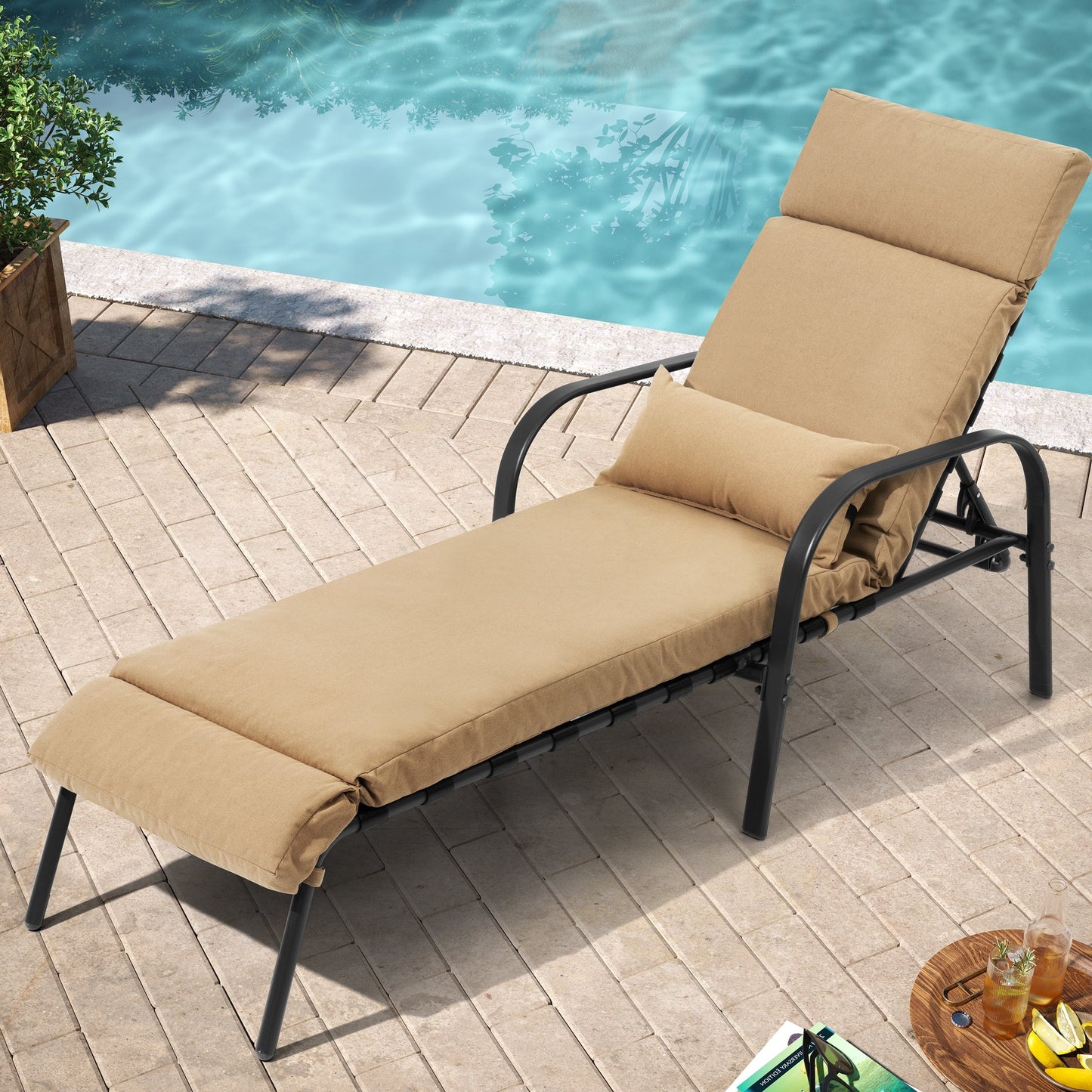 Chaise longue d'extérieur réglable avec coussin, idéale pour la plage et la piscine