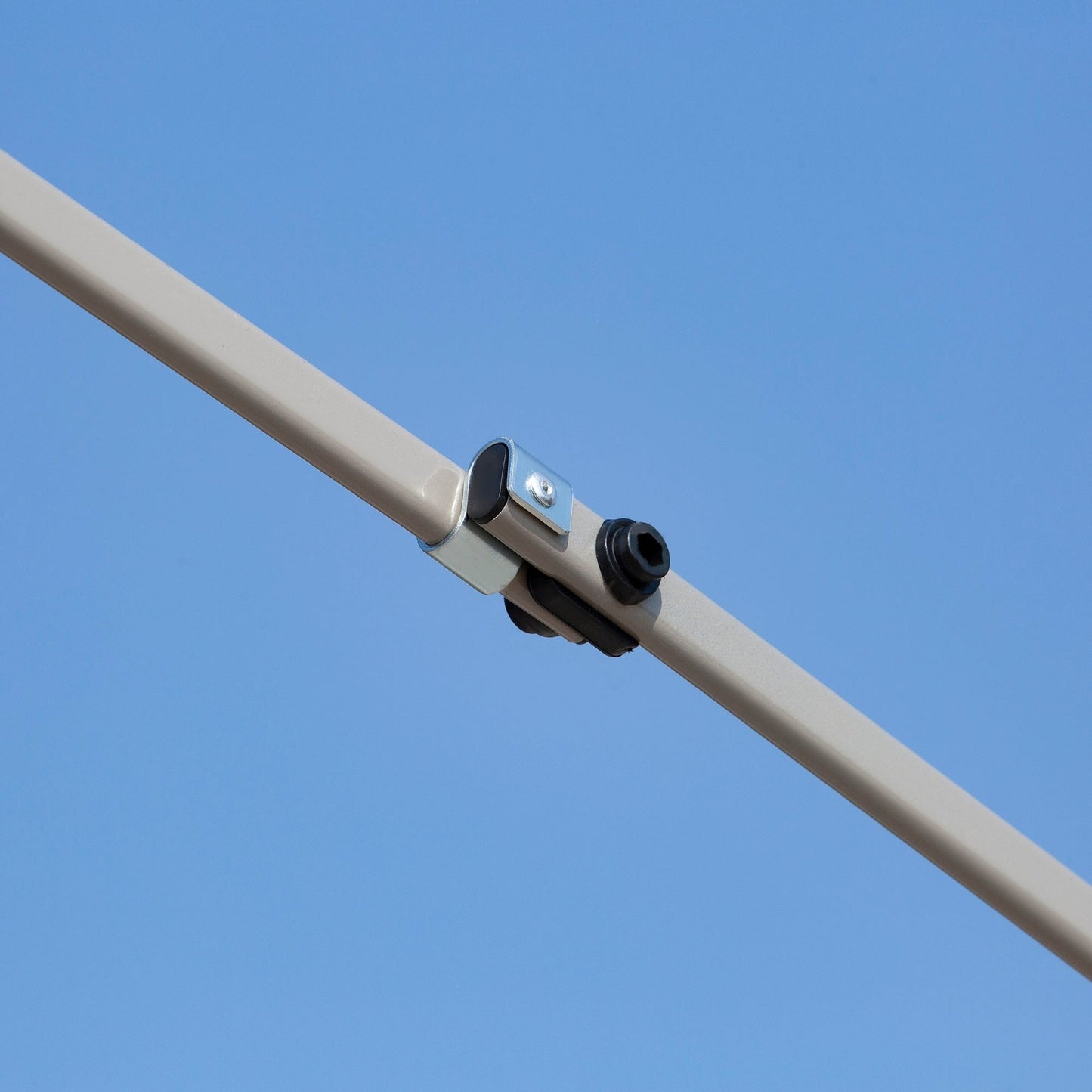 Abri pare-soleil instantané Outsunny 3,65 m x 3,65 m avec parois latérales en filet et hauteur réglable sur 3 niveaux