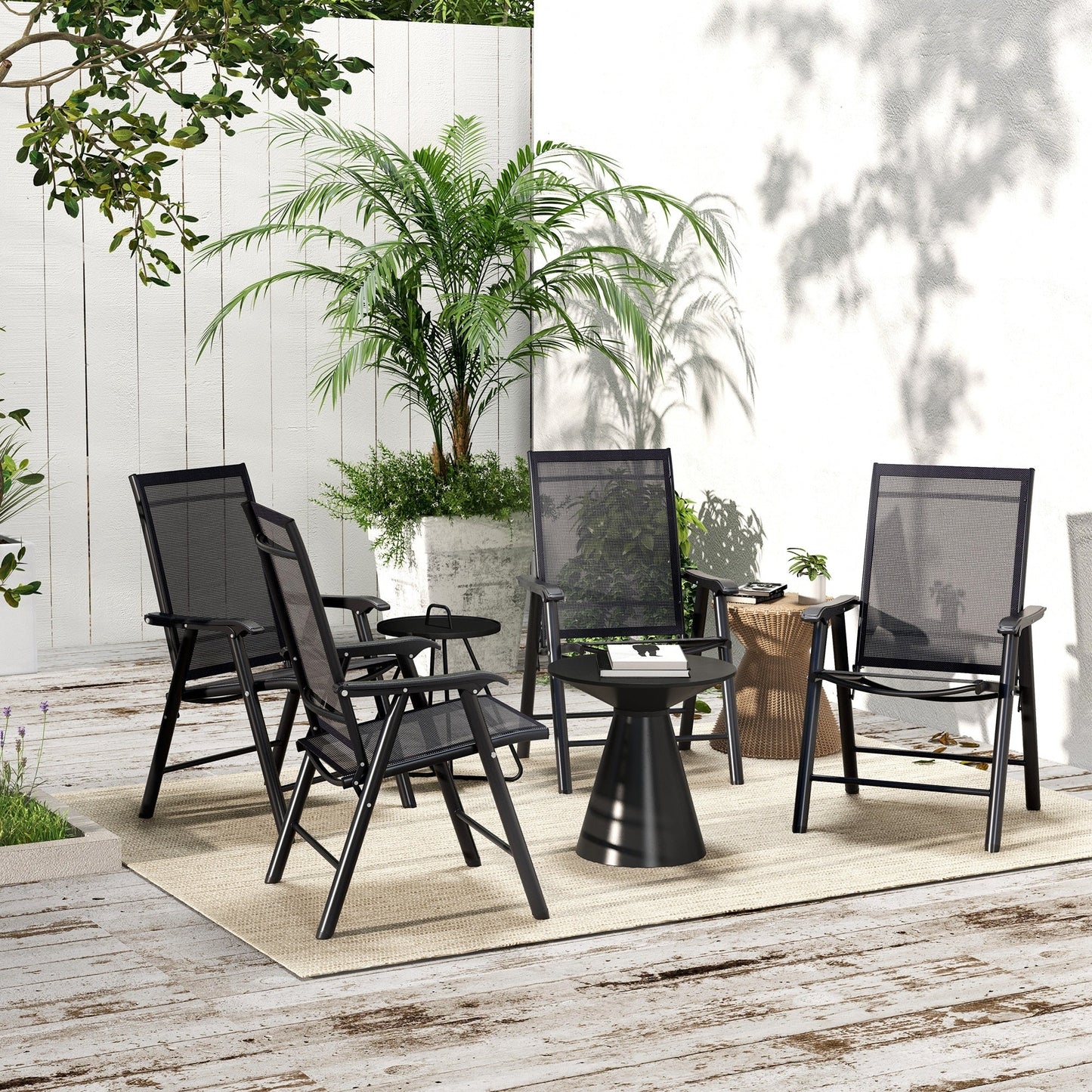Ensemble de 4 chaises de patio pliantes Outsunny au design simple et élégant, confortables pour la terrasse, le jardin, la cour et les voyages.