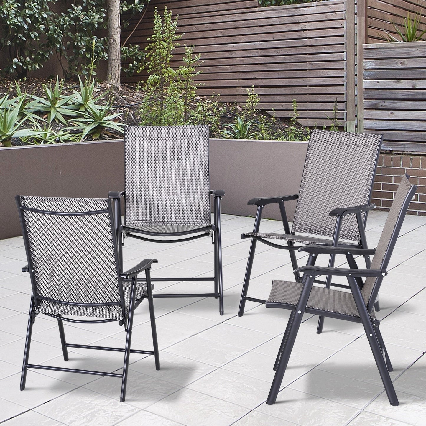 Ensemble de 4 chaises de patio pliantes Outsunny au design simple et élégant, confortables pour la terrasse, le jardin, la cour et les voyages.