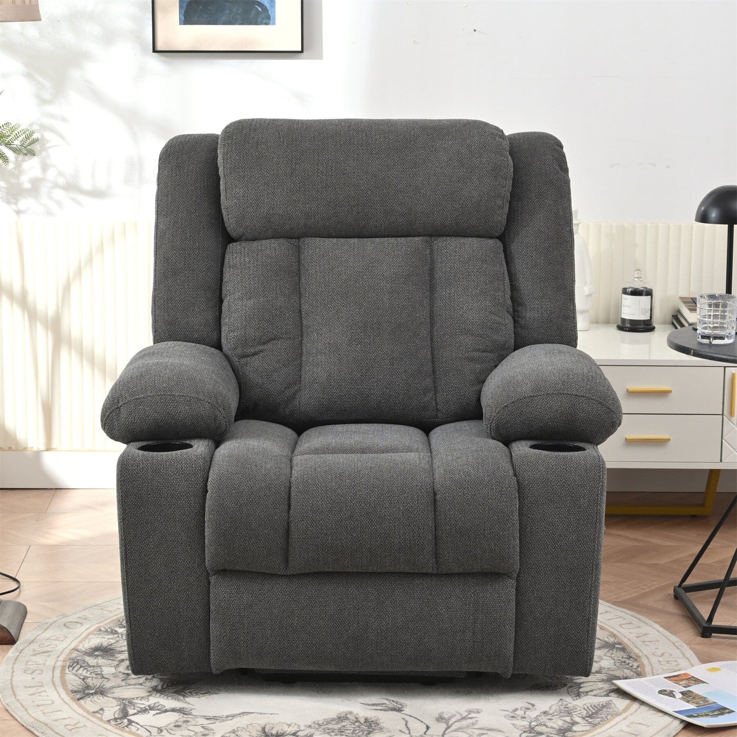 Fauteuil releveur électrique pour personnes âgées, en tissu, avec repose-pieds allongé, 2 porte-gobelets, poches latérales et télécommande.