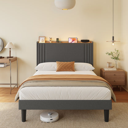 Lit Queen/Full à tête de lit capitonnée à canaux verticaux et dossier à oreilles