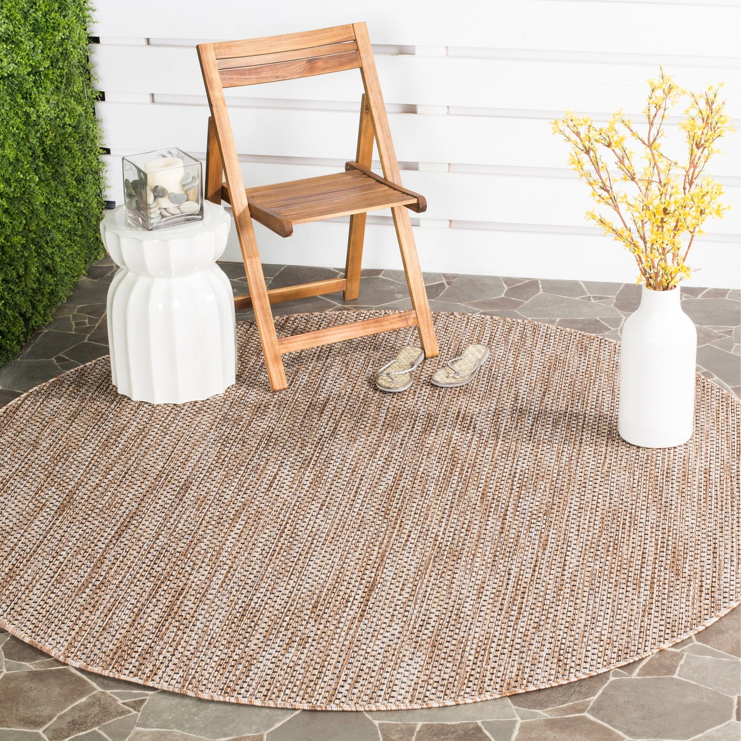 Tapis de patio/jardin imperméable SAFAVIEH Courtyard Begajeta pour intérieur/extérieur.