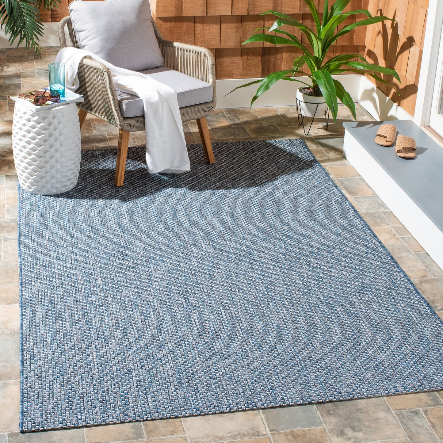 Tapis de patio/jardin imperméable SAFAVIEH Courtyard Begajeta pour intérieur/extérieur.