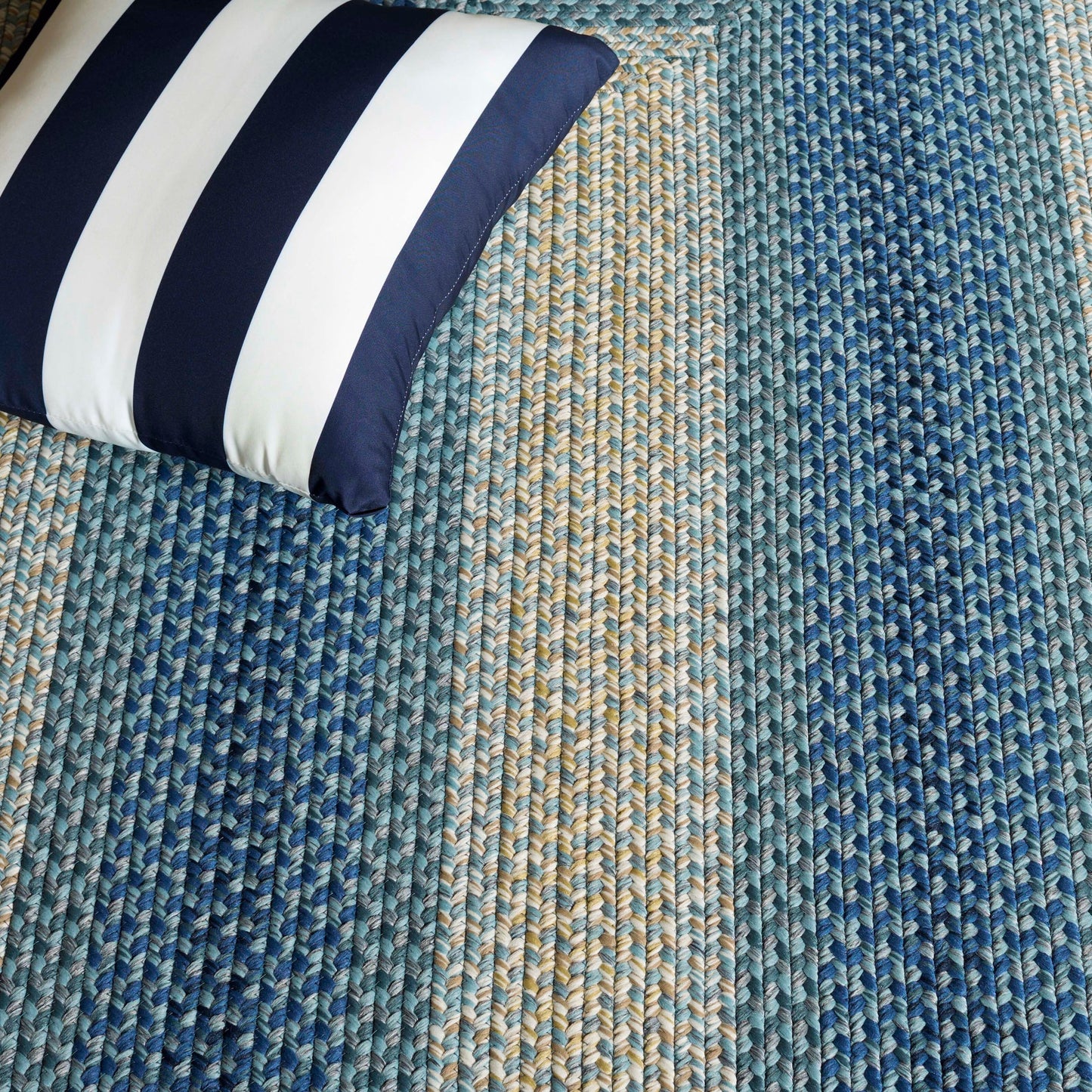 Tapis de campagne tressé à la main SAFAVIEH Kita