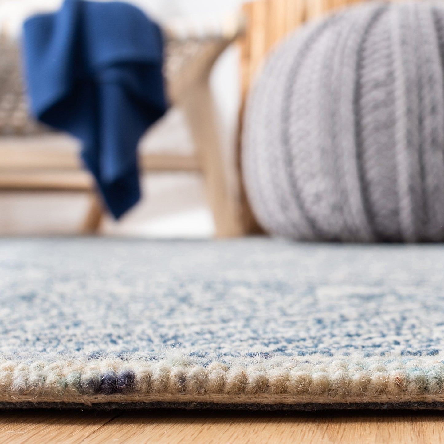 Tapis contemporain en laine Capri Blathnaid fait main SAFAVIEH