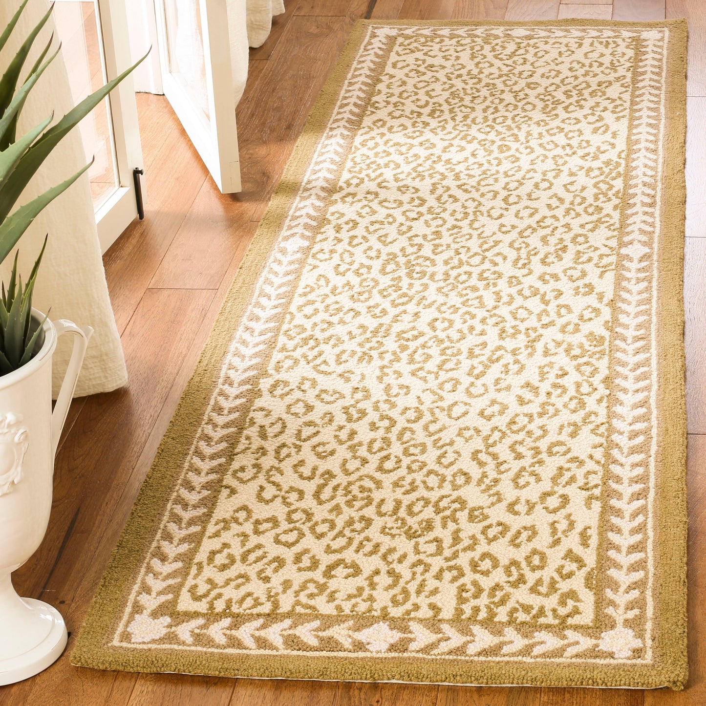 Tapis SAFAVIEH fait main Chelsea Solar Garden Leopard en laine de campagne française