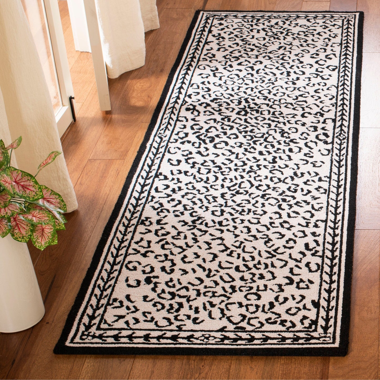 Tapis SAFAVIEH fait main Chelsea Solar Garden Leopard en laine de campagne française