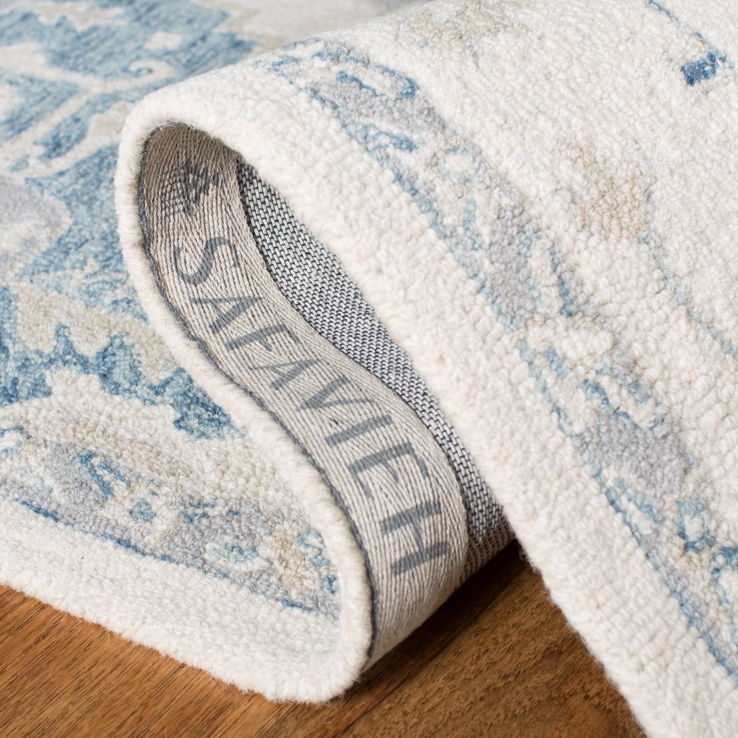 Tapis en laine SAFAVIEH à micro-boucles, motif médaillon Gulseven, fait main