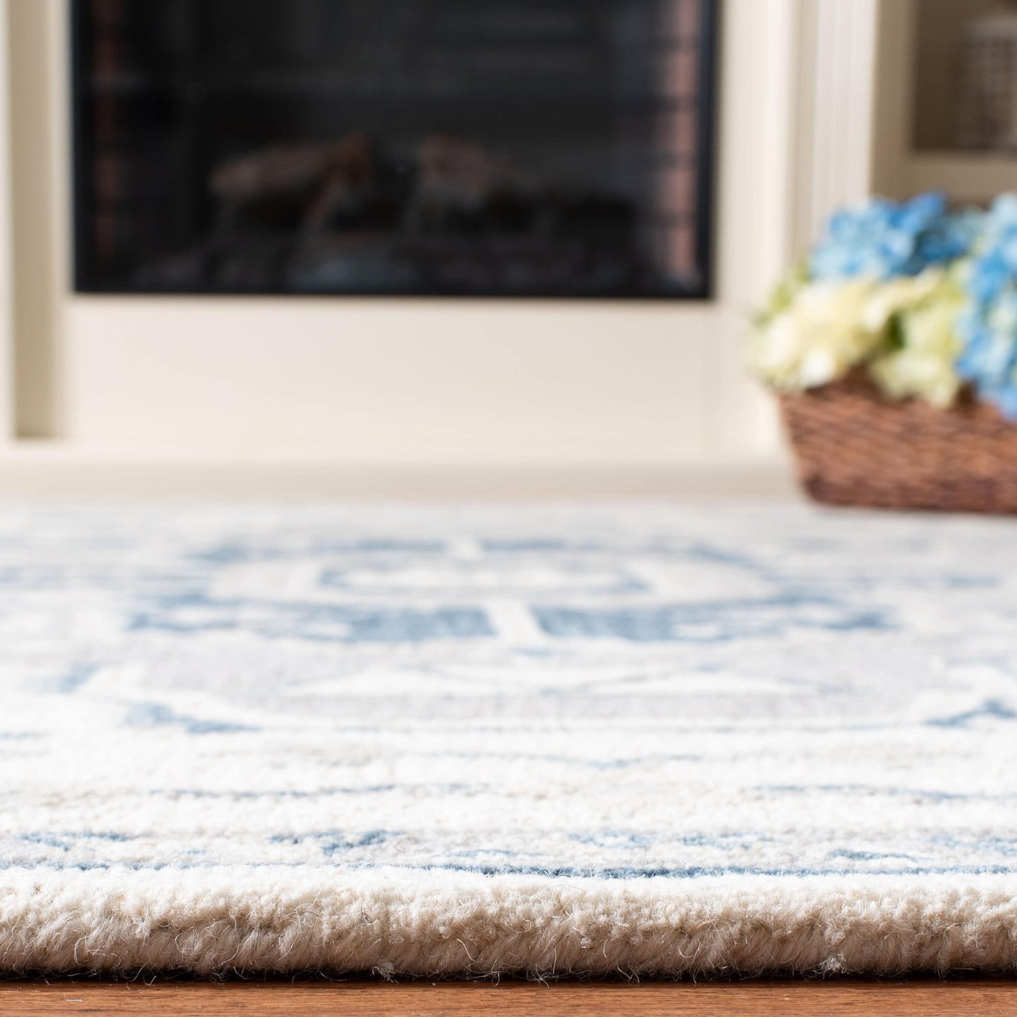 Tapis en laine SAFAVIEH à micro-boucles, motif médaillon Gulseven, fait main
