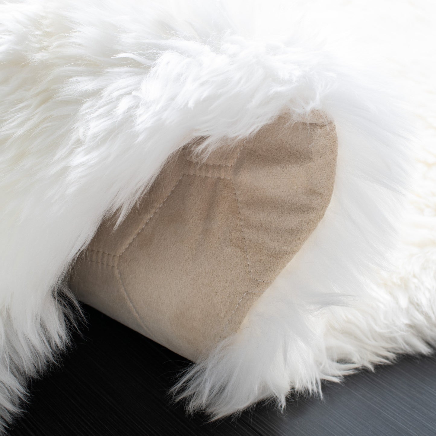 Tapis Brittnie en peau de mouton véritable, fait main par SAFAVIEH