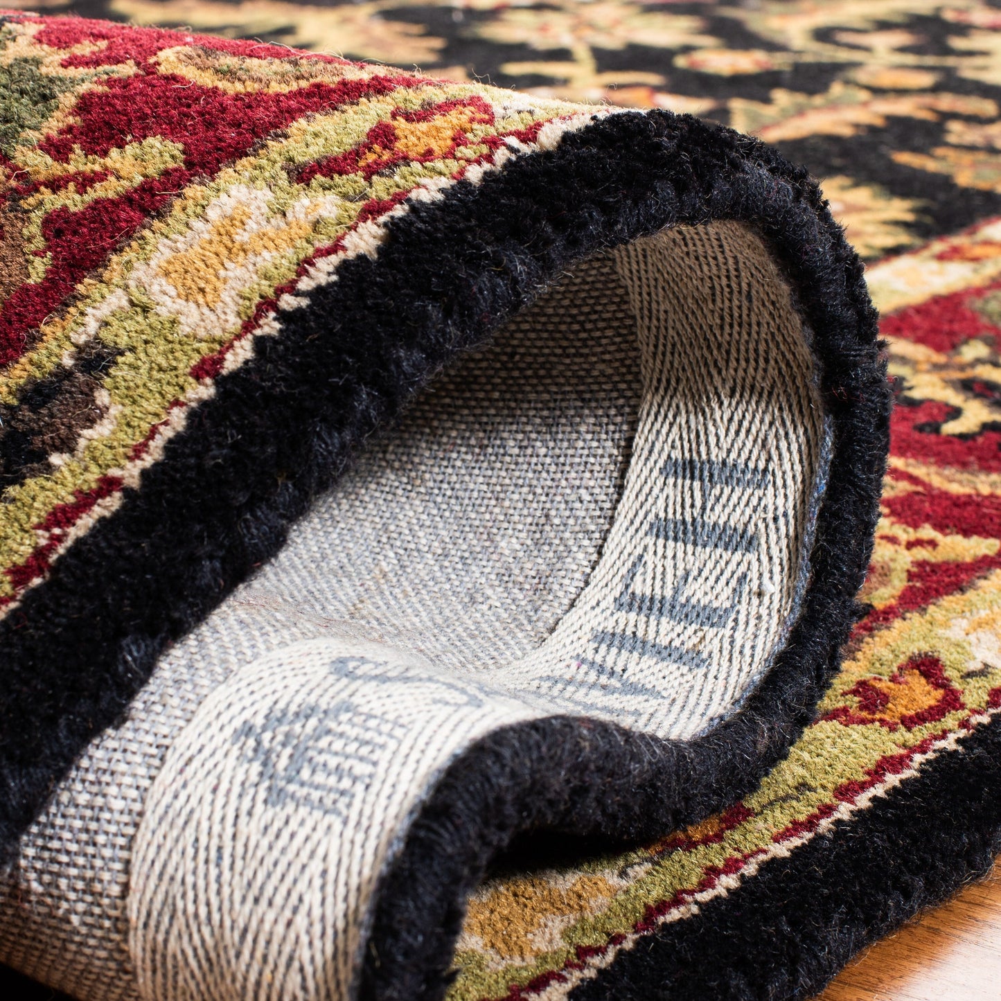 Tapis traditionnel en laine tuftée à la main SAFAVIEH Heritage Dani