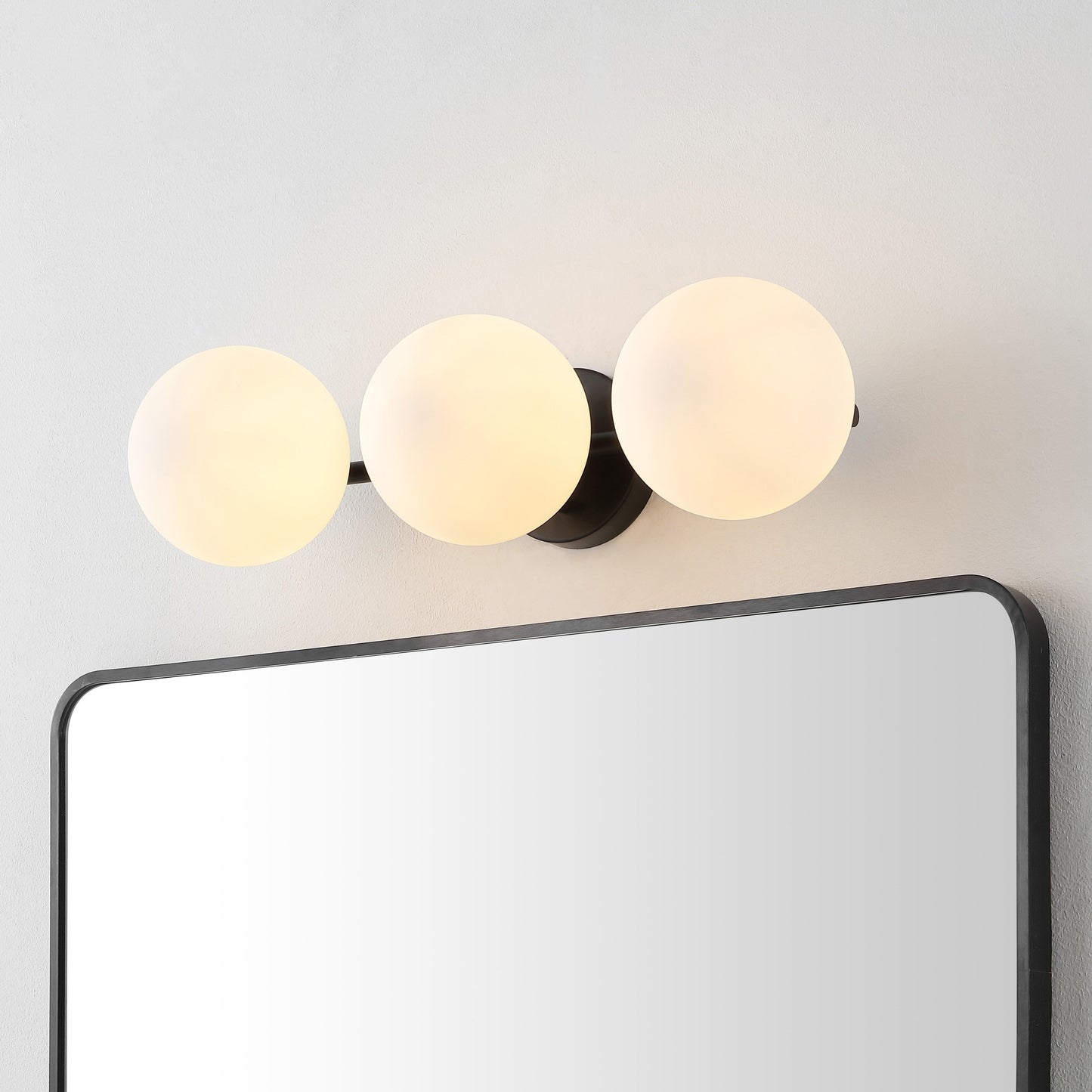 Applique murale traditionnelle Lambrini 21 de SAFAVIEH Lighting (3 ampoules) - 6 po L x 8 po P x 21 po H