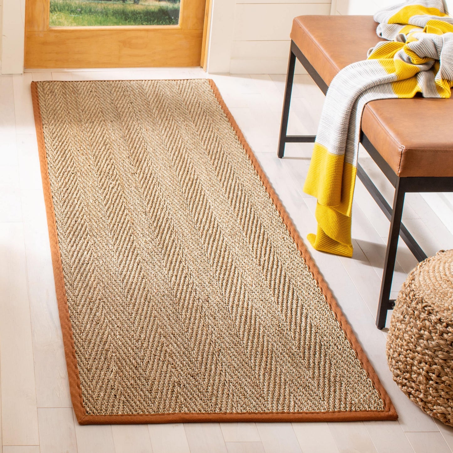 Tapis Trilby en fibres naturelles SAFAVIEH à chevrons en jonc de mer