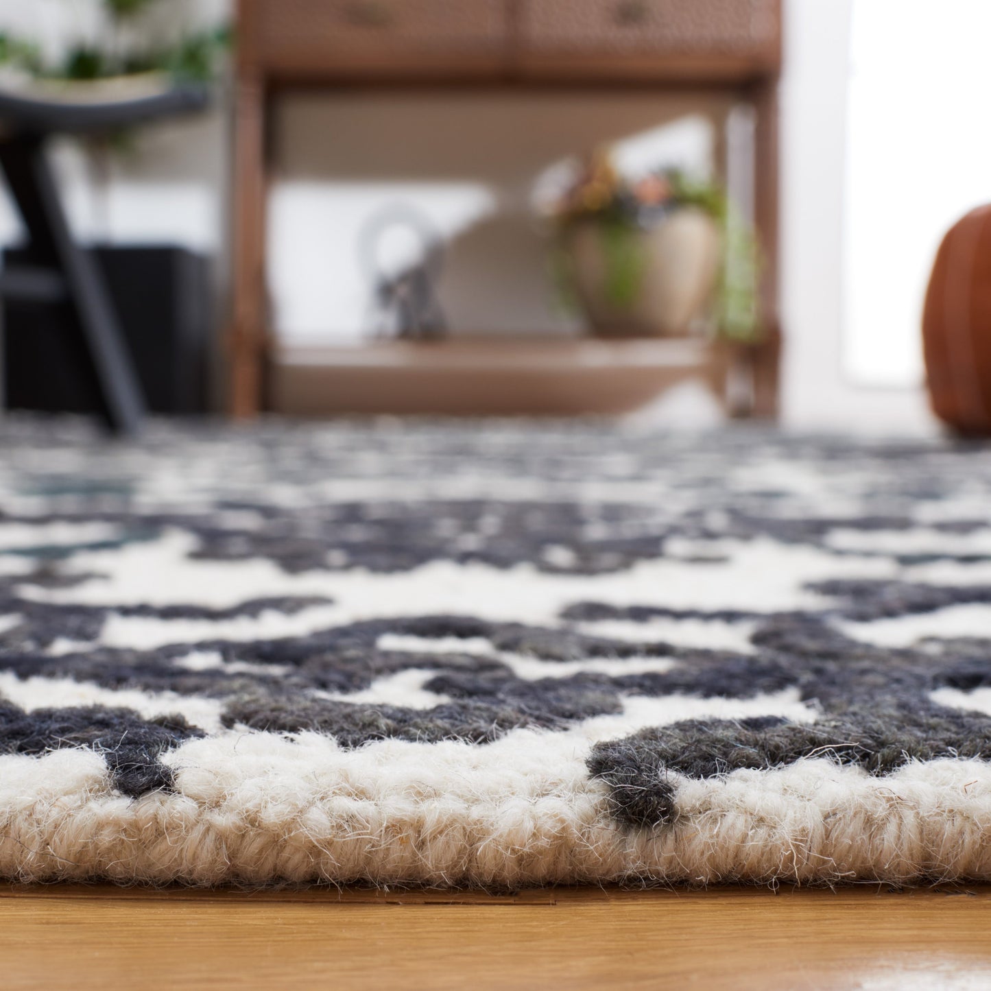 SAFAVIEH, Tapis en laine moderne à motif floral Blossom Vesela, fait main