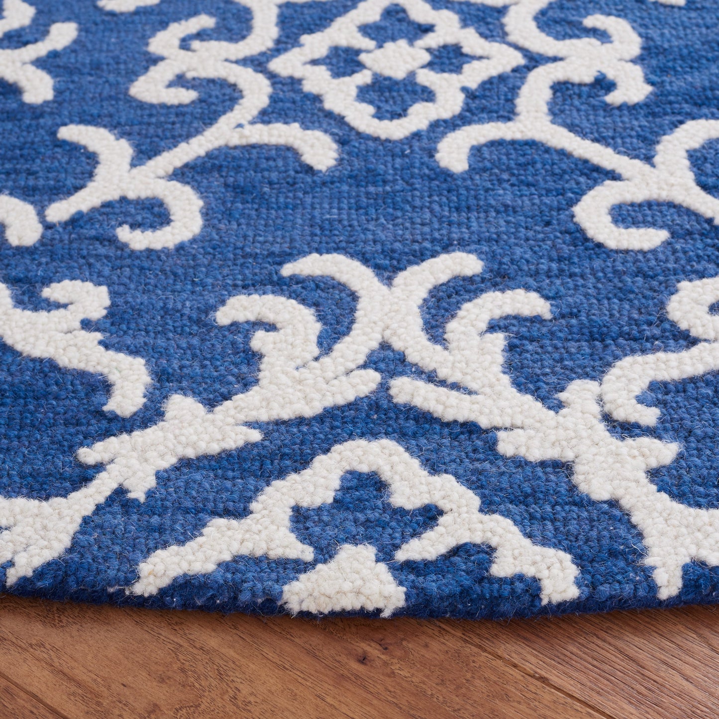 SAFAVIEH, Tapis en laine moderne à motif floral Blossom Vesela, fait main